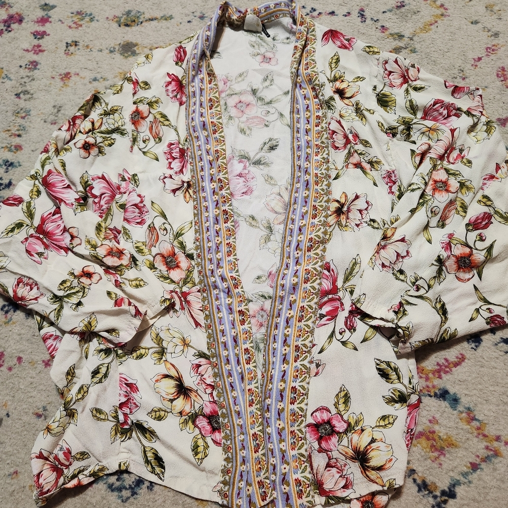 Akemi + Kin Anthropologie Floral Kimono